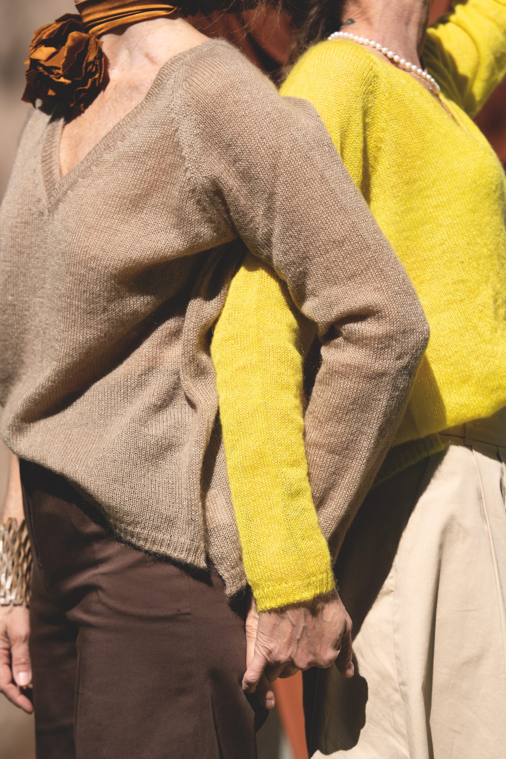 V neck - Image 8